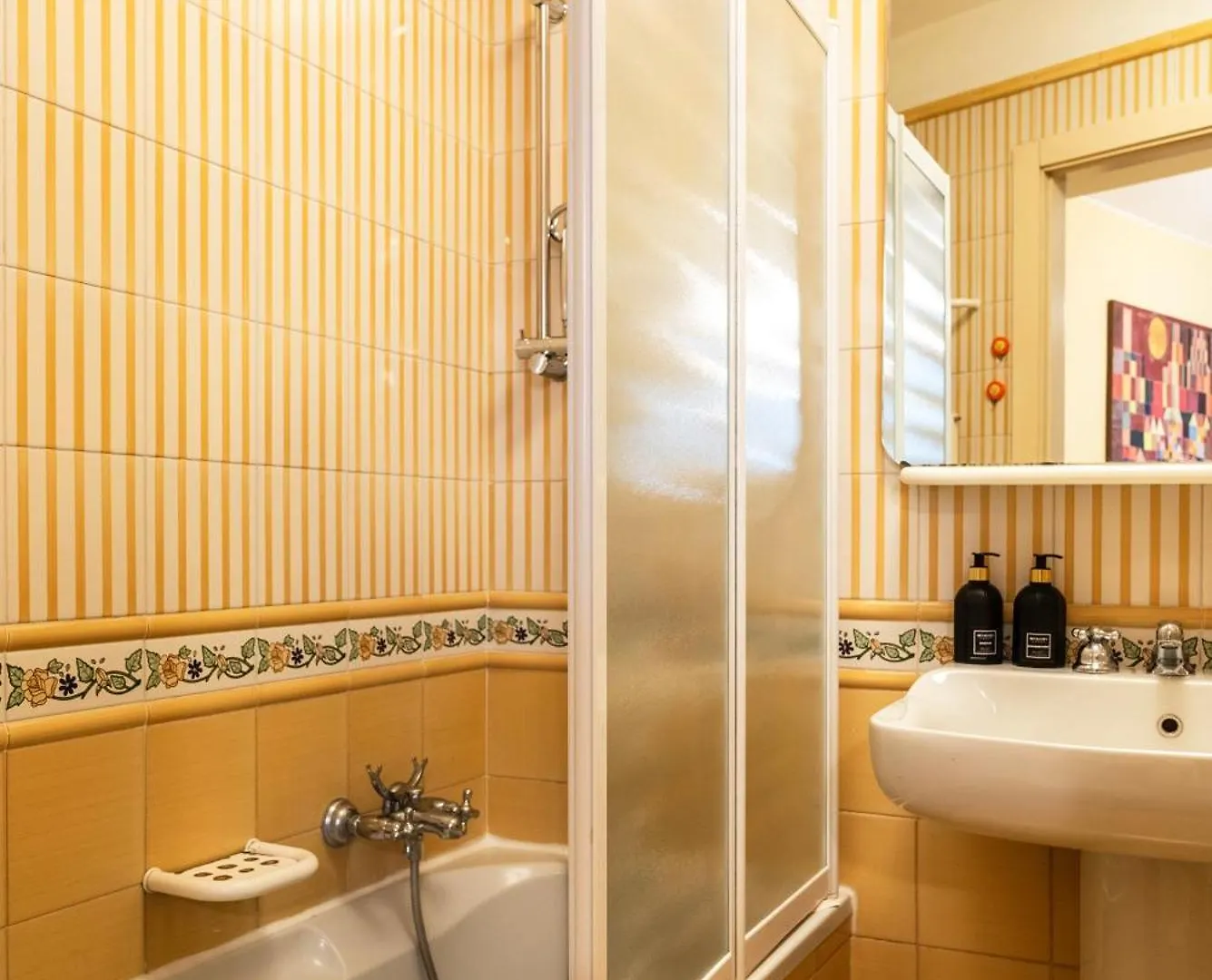 Youhosty - Montenapoleone Noble Flat Milan 0*,  Italy