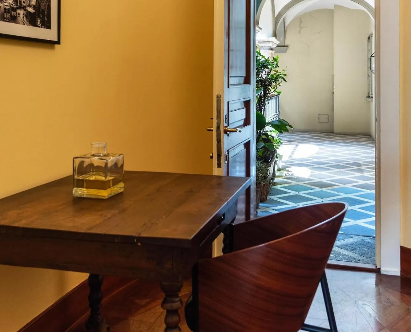 Youhosty - Montenapoleone Noble Flat Milan Apartment