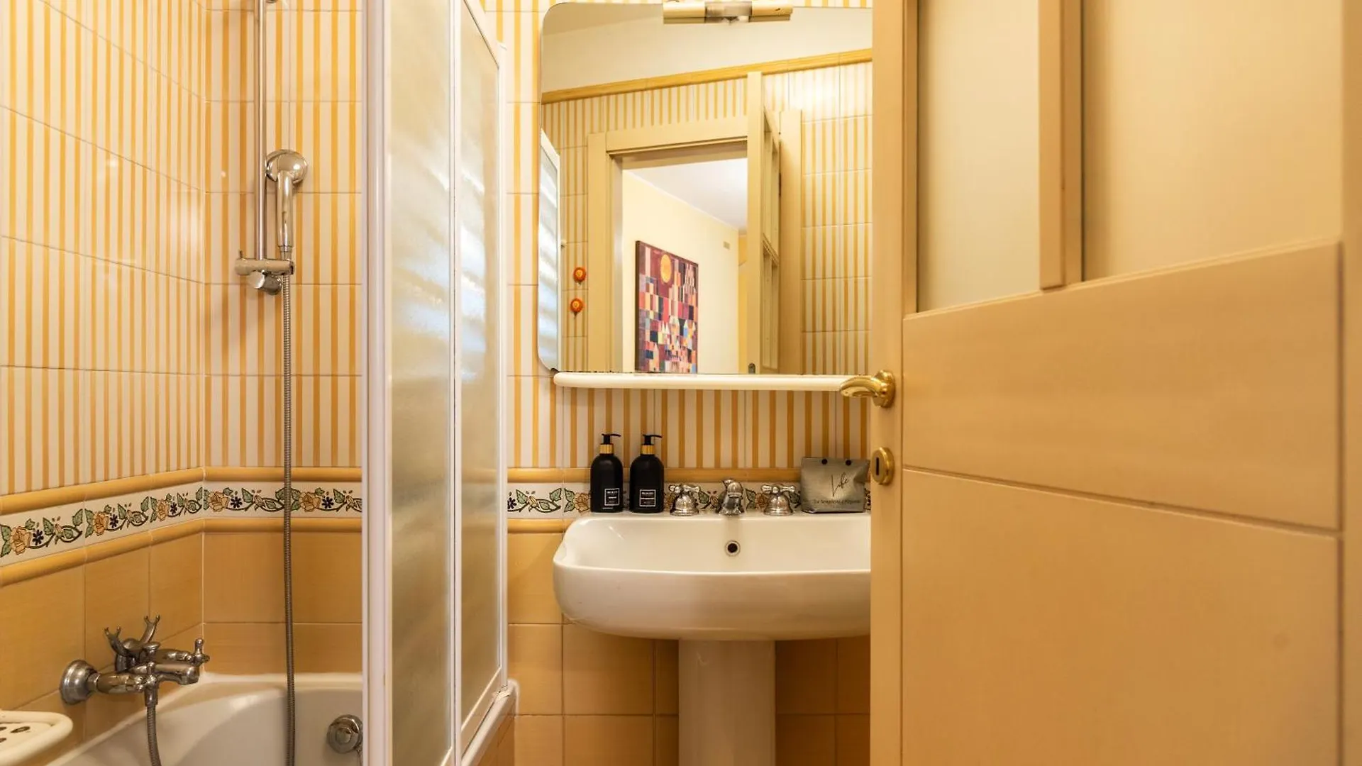 Apartment Youhosty - Montenapoleone Noble Flat Milan Italy