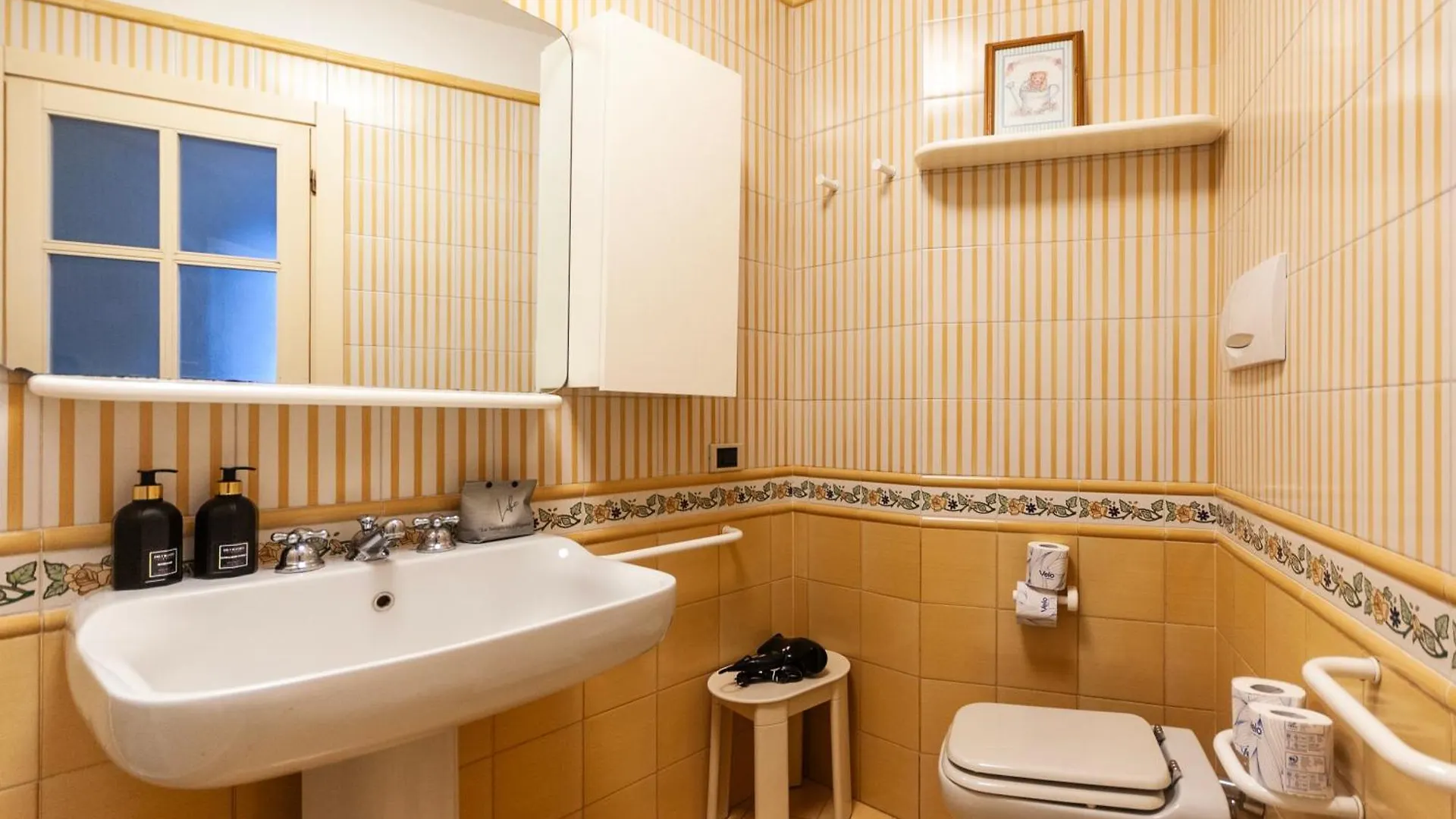 Apartment Youhosty - Montenapoleone Noble Flat Milan Italy