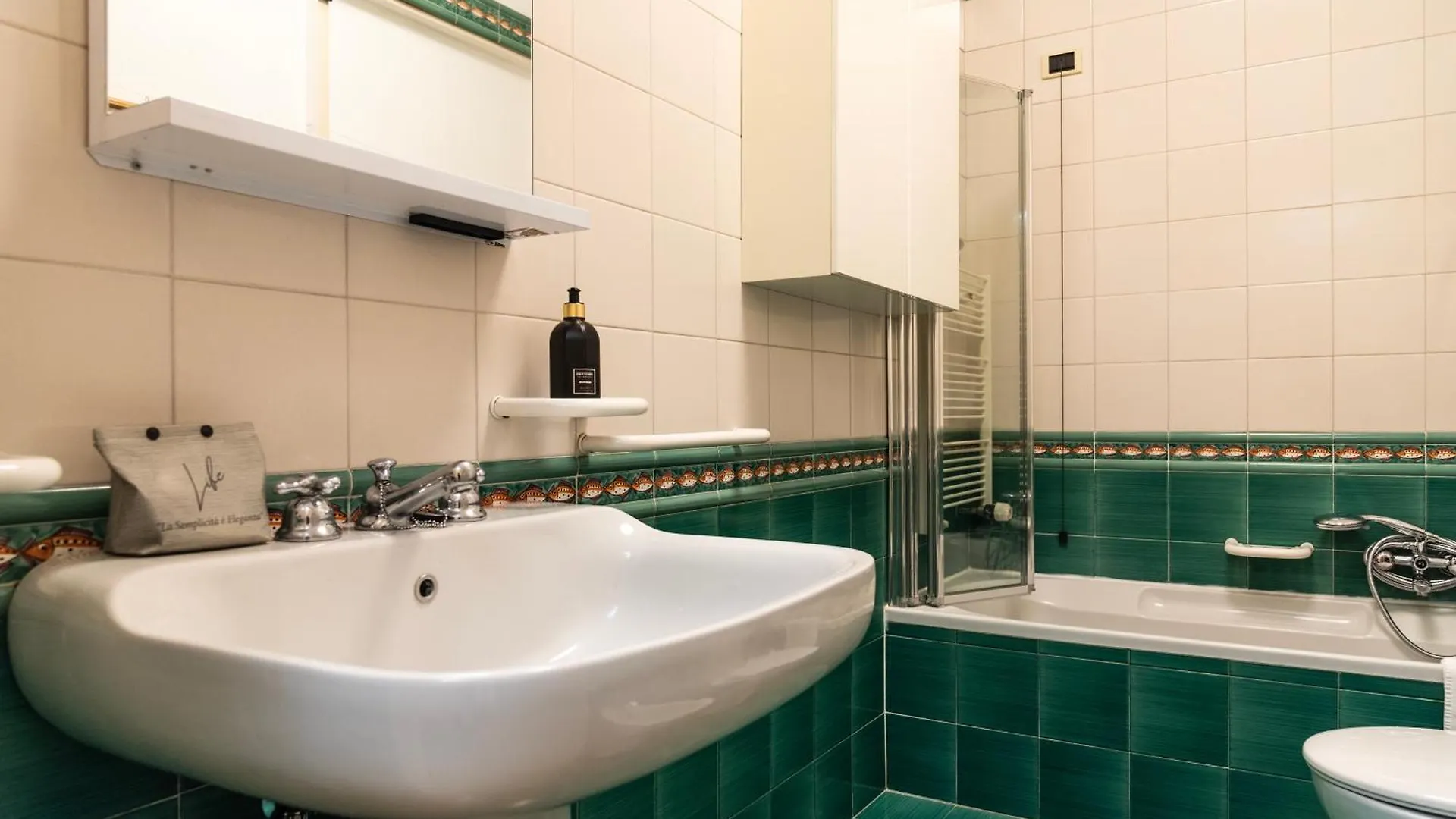 Apartment Youhosty - Montenapoleone Noble Flat Milan
