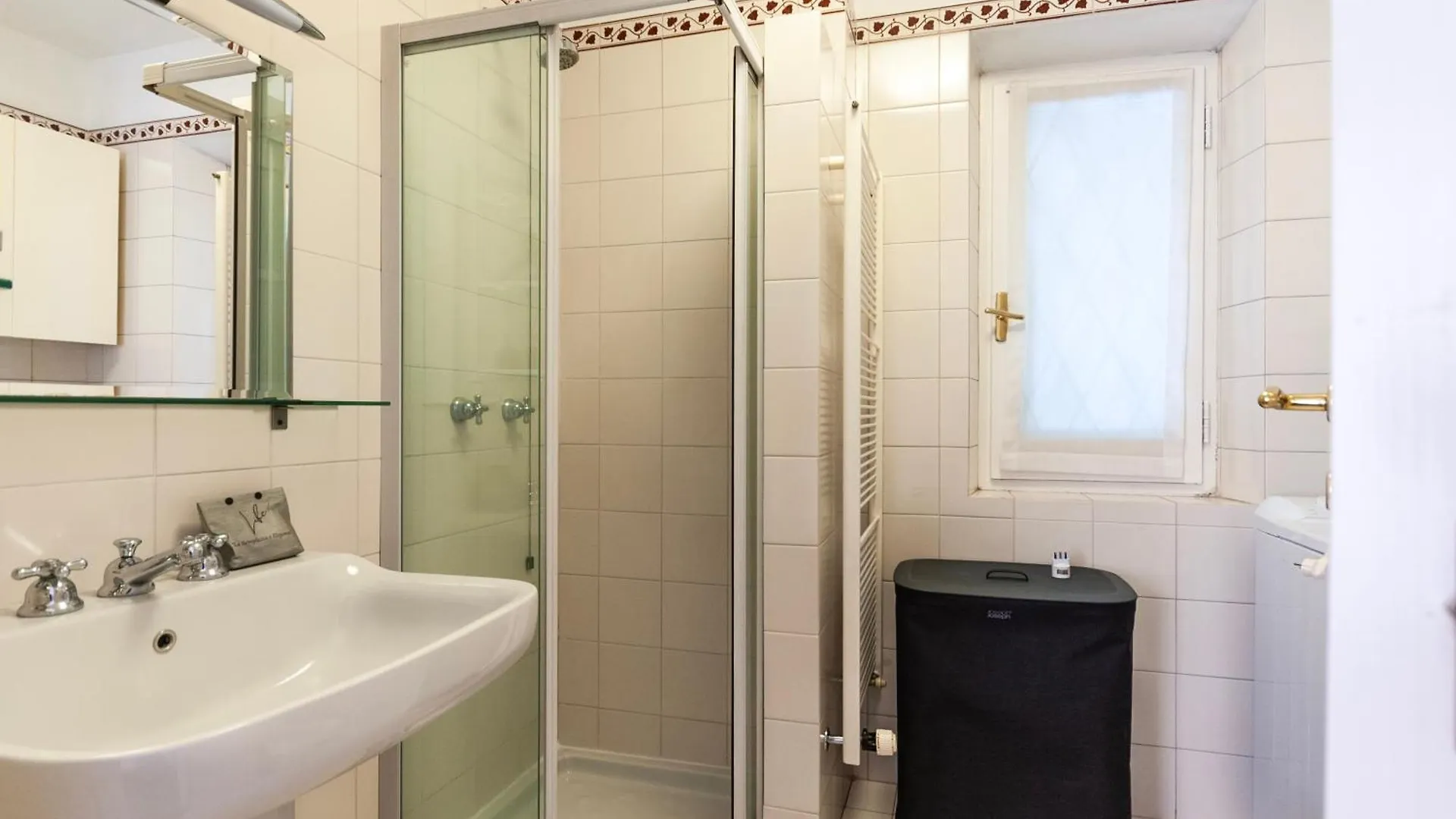 Youhosty - Montenapoleone Noble Flat Milan Italy