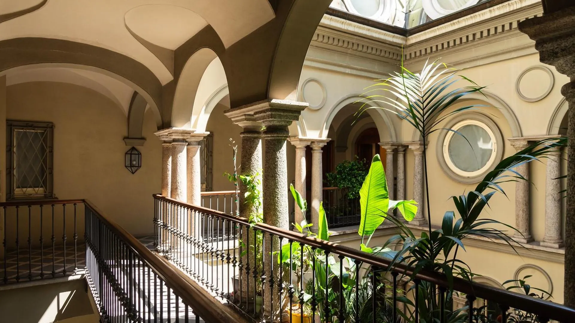 Youhosty - Montenapoleone Noble Flat Milan